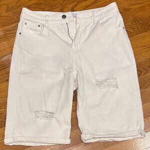 Q2 | White Distressed Bermuda Shorts